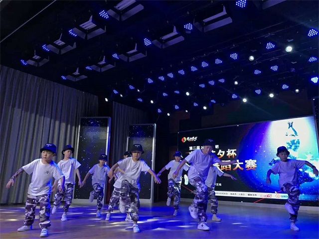 少儿街舞比赛现场.jpeg